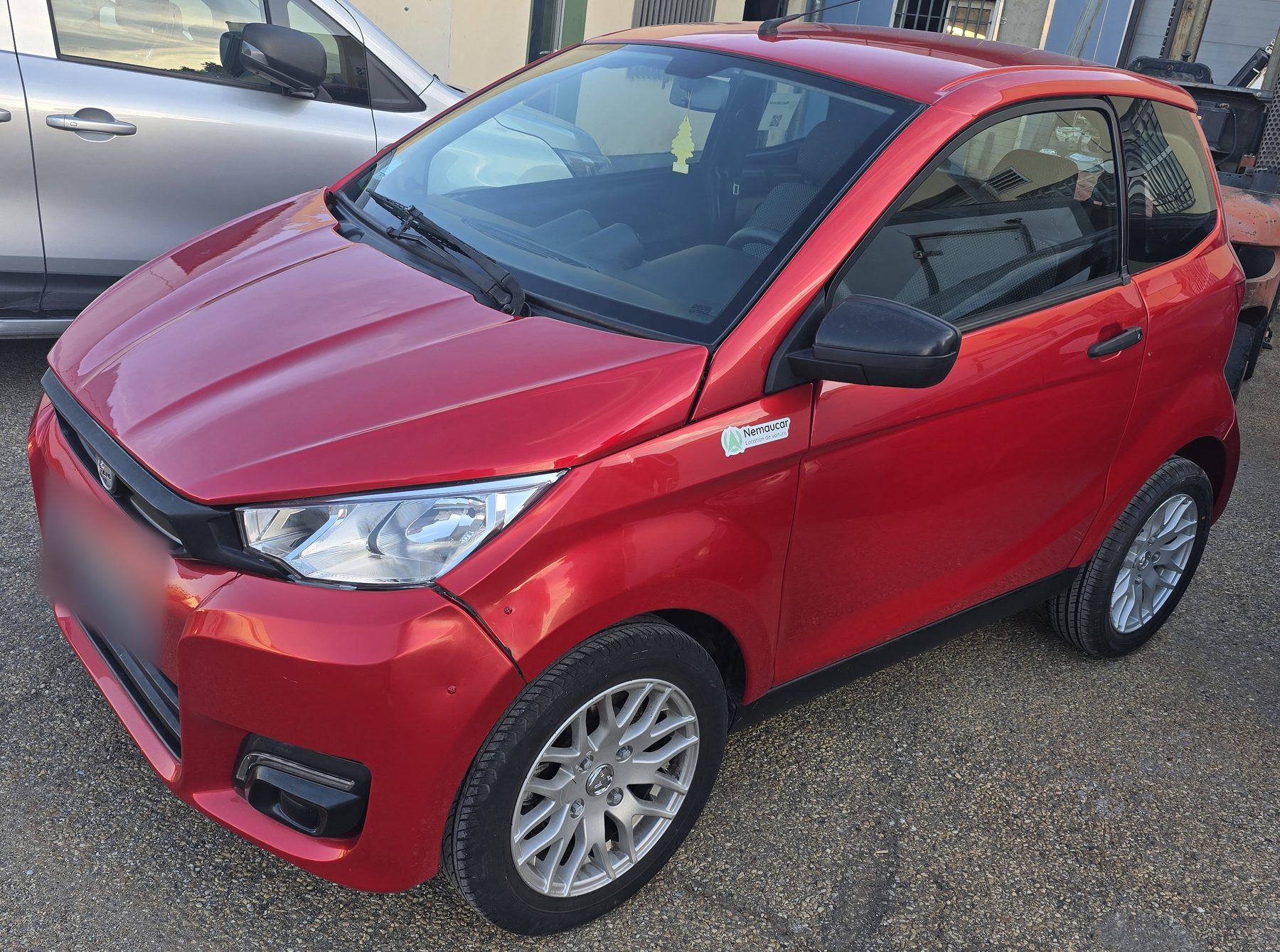 Voiture sans permis Aixam City rouge de Nemaucar